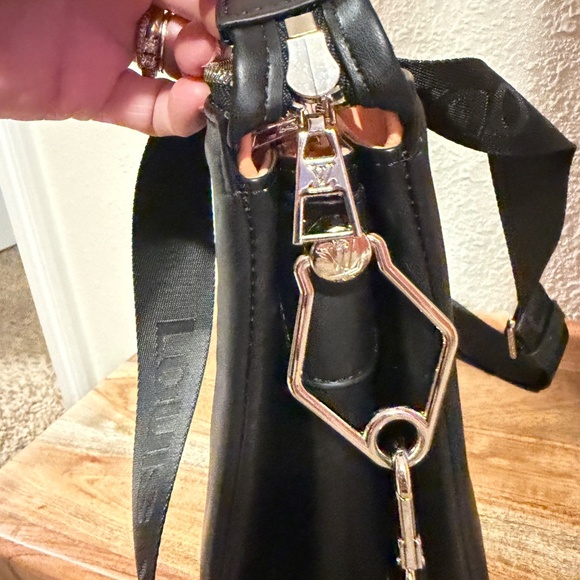 Black Leather Crossbody/Shoulder Bag, Never Used - Picture 8 of 13